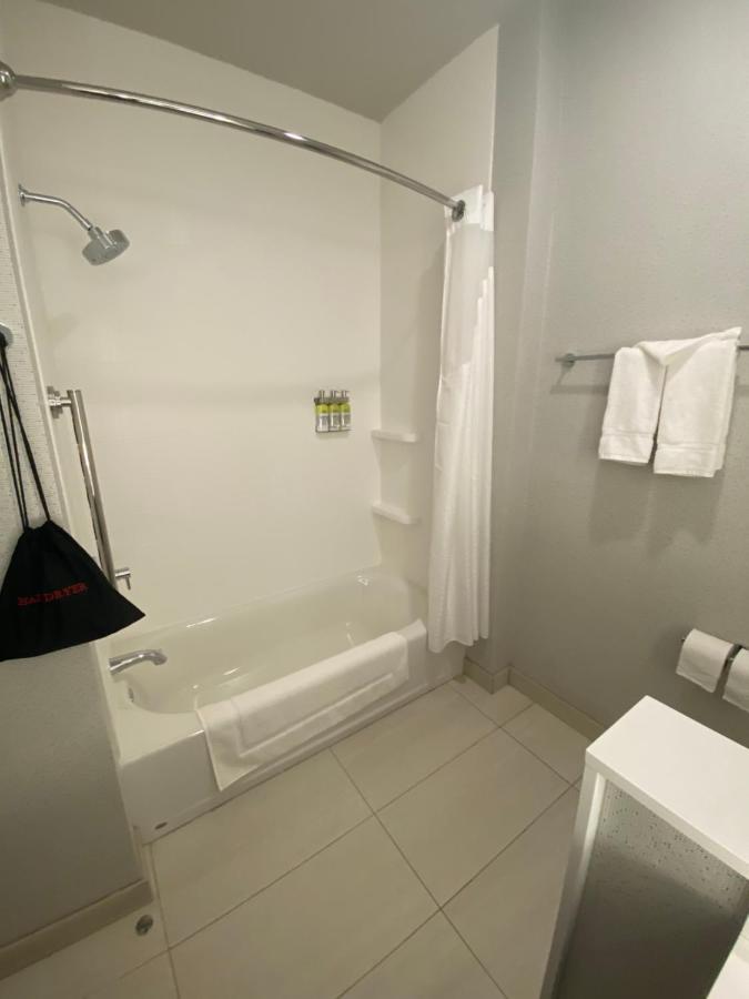 Holiday Inn Express & Suites Madison By Ihg Extérieur photo