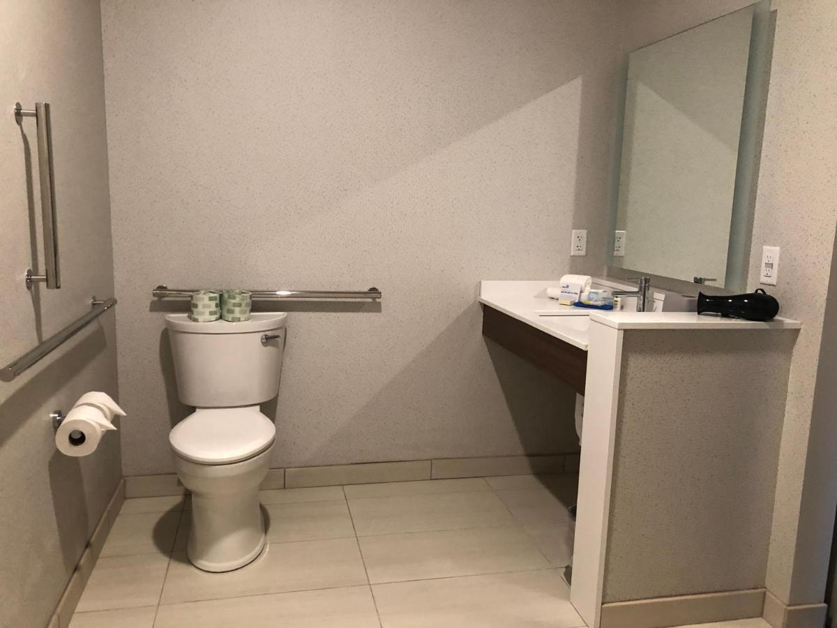 Holiday Inn Express & Suites Madison By Ihg Extérieur photo