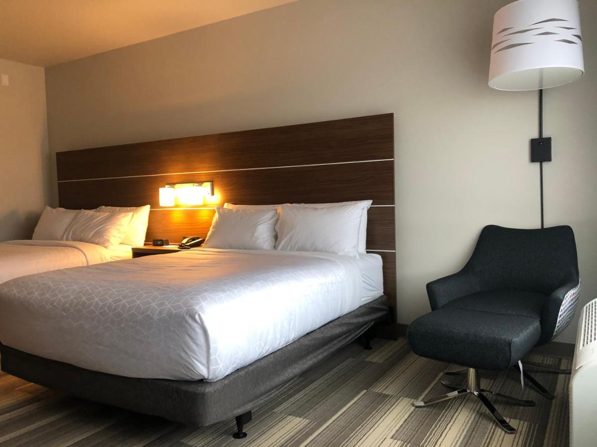 Holiday Inn Express & Suites Madison, An Ihg Hotel Extérieur photo