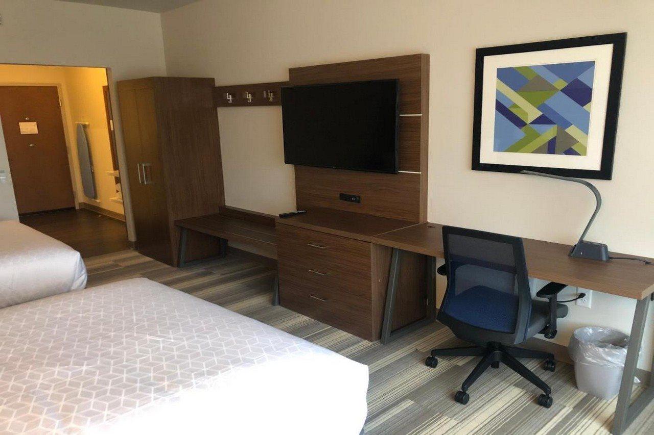 Holiday Inn Express & Suites Madison, An Ihg Hotel Extérieur photo