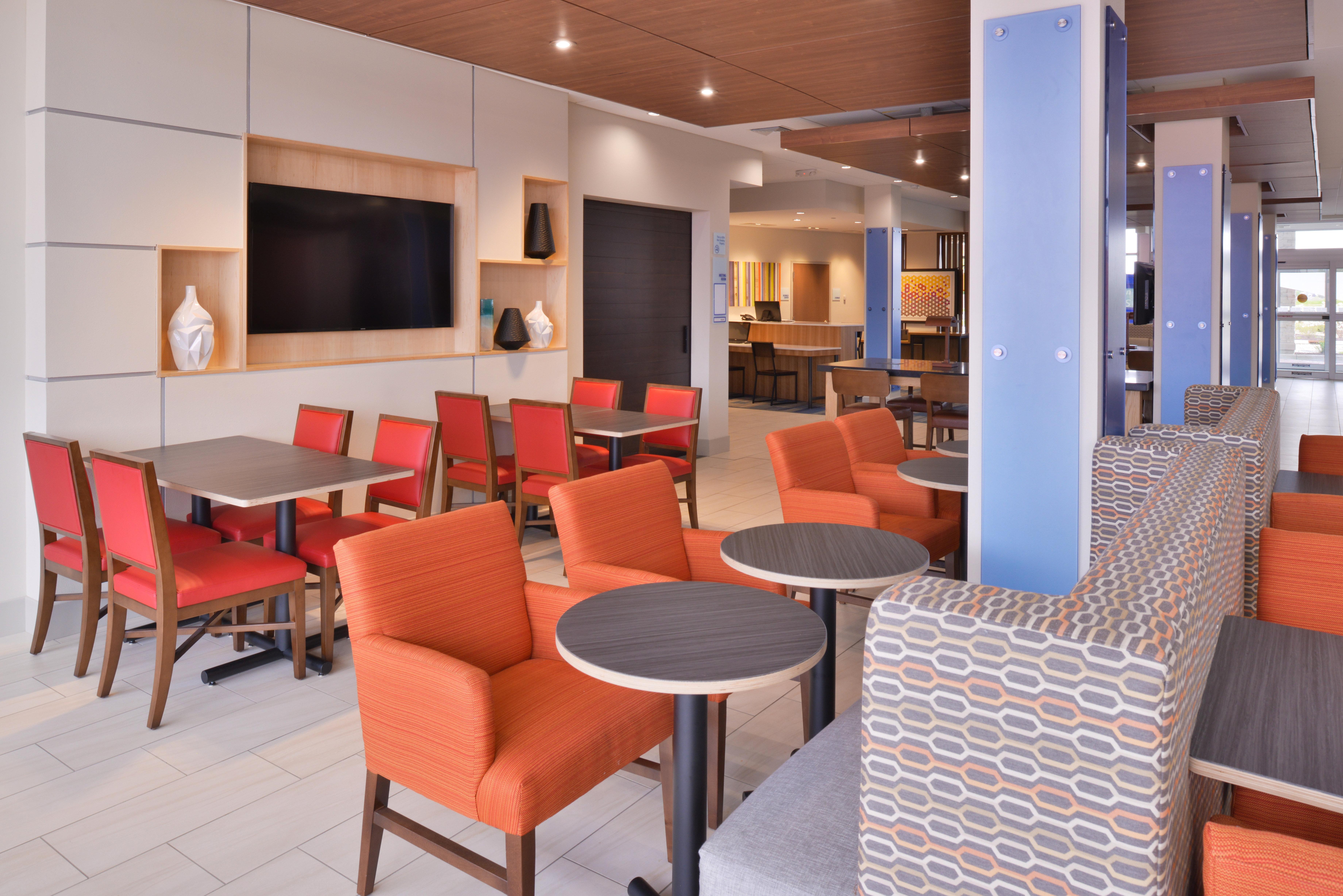 Holiday Inn Express & Suites Madison, An Ihg Hotel Extérieur photo