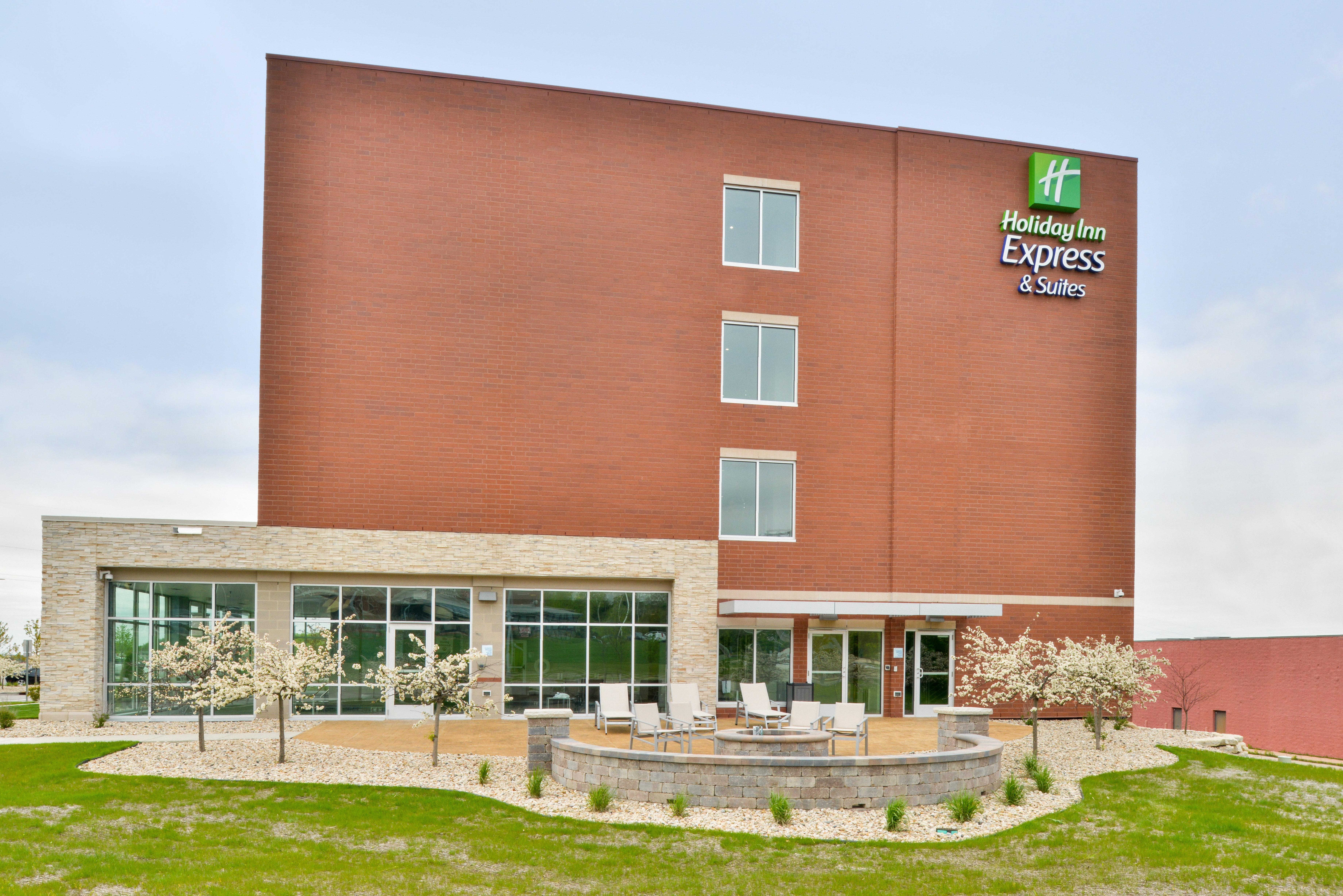 Holiday Inn Express & Suites Madison, An Ihg Hotel Extérieur photo