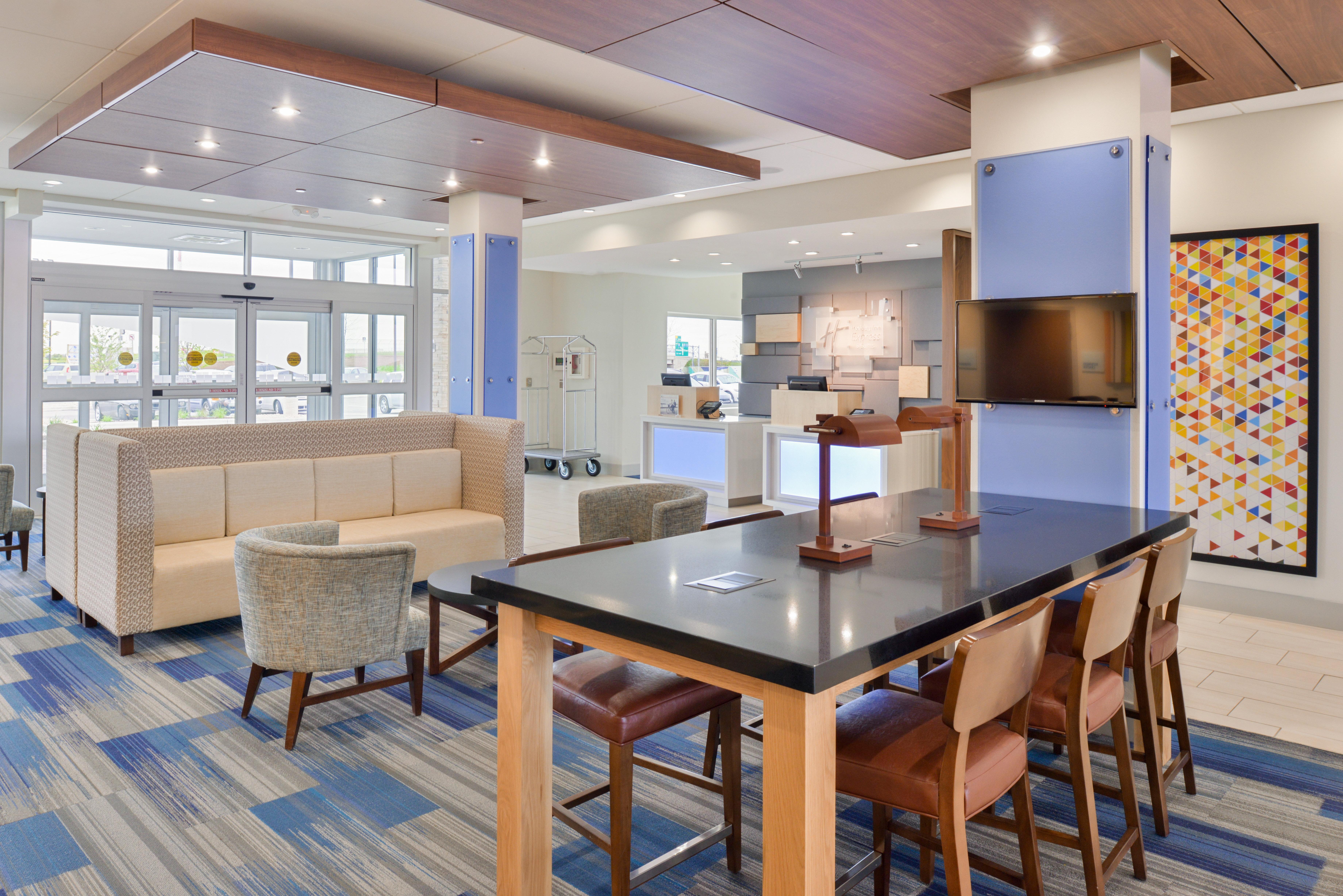 Holiday Inn Express & Suites Madison By Ihg Extérieur photo