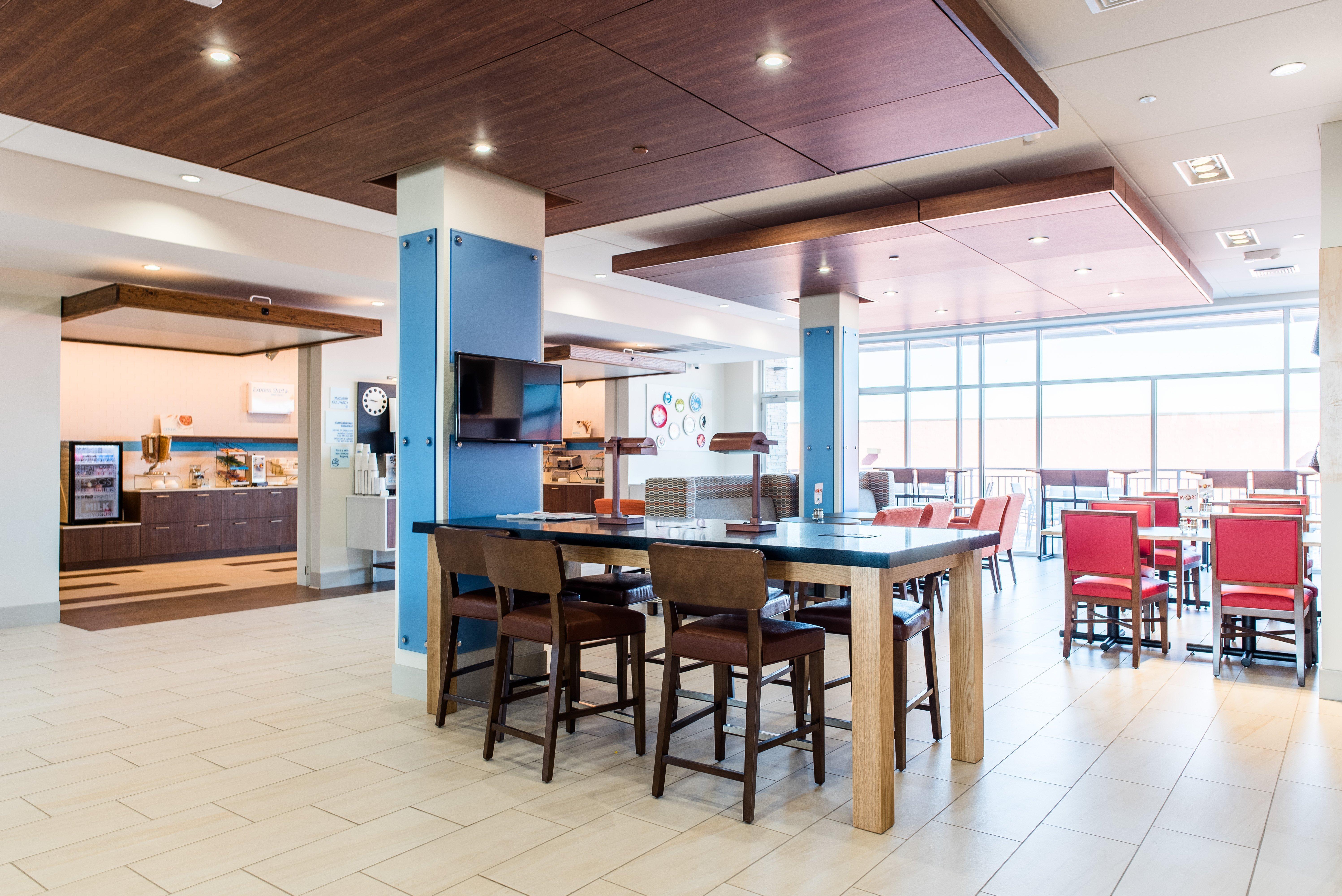 Holiday Inn Express & Suites Madison By Ihg Extérieur photo