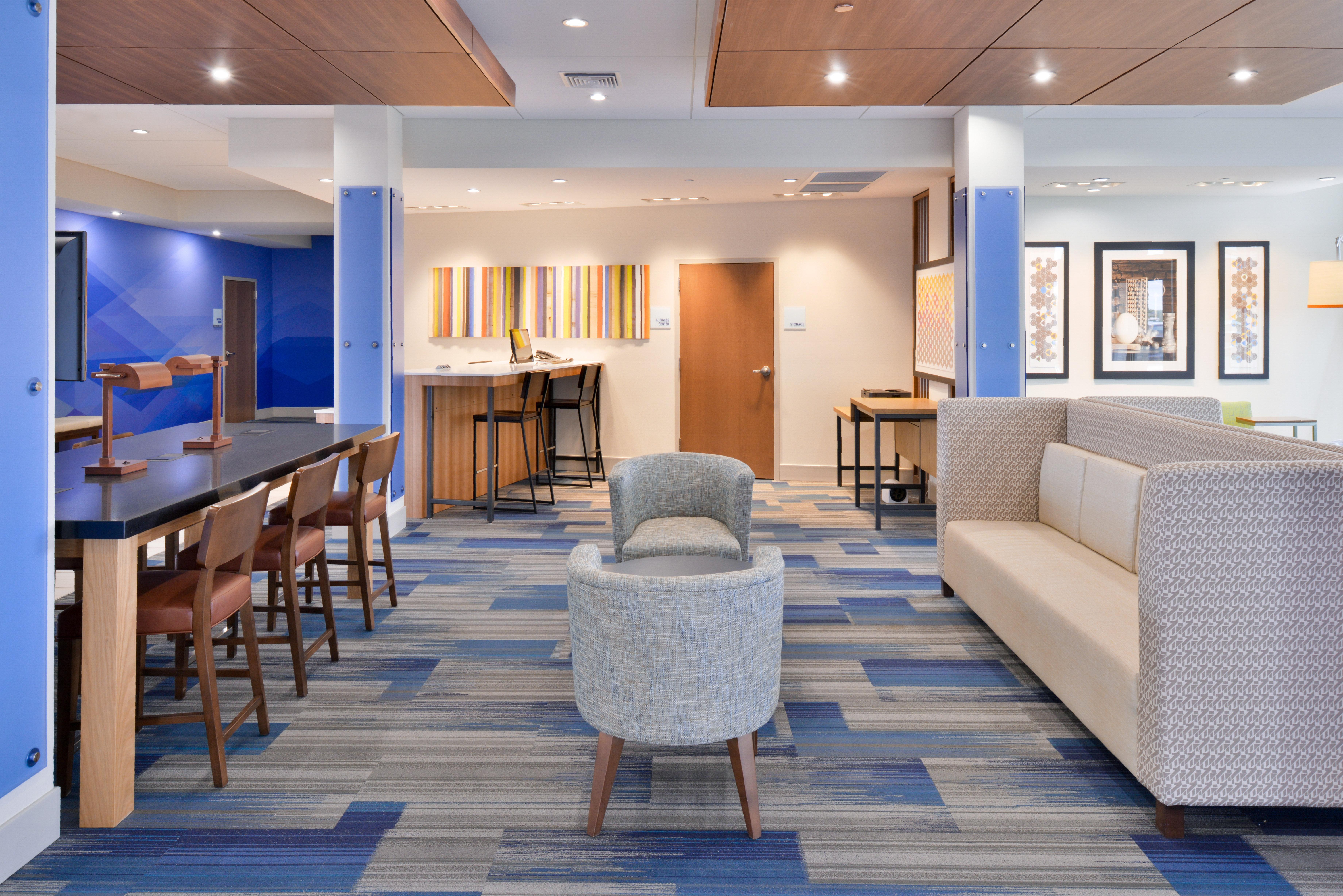 Holiday Inn Express & Suites Madison, An Ihg Hotel Extérieur photo