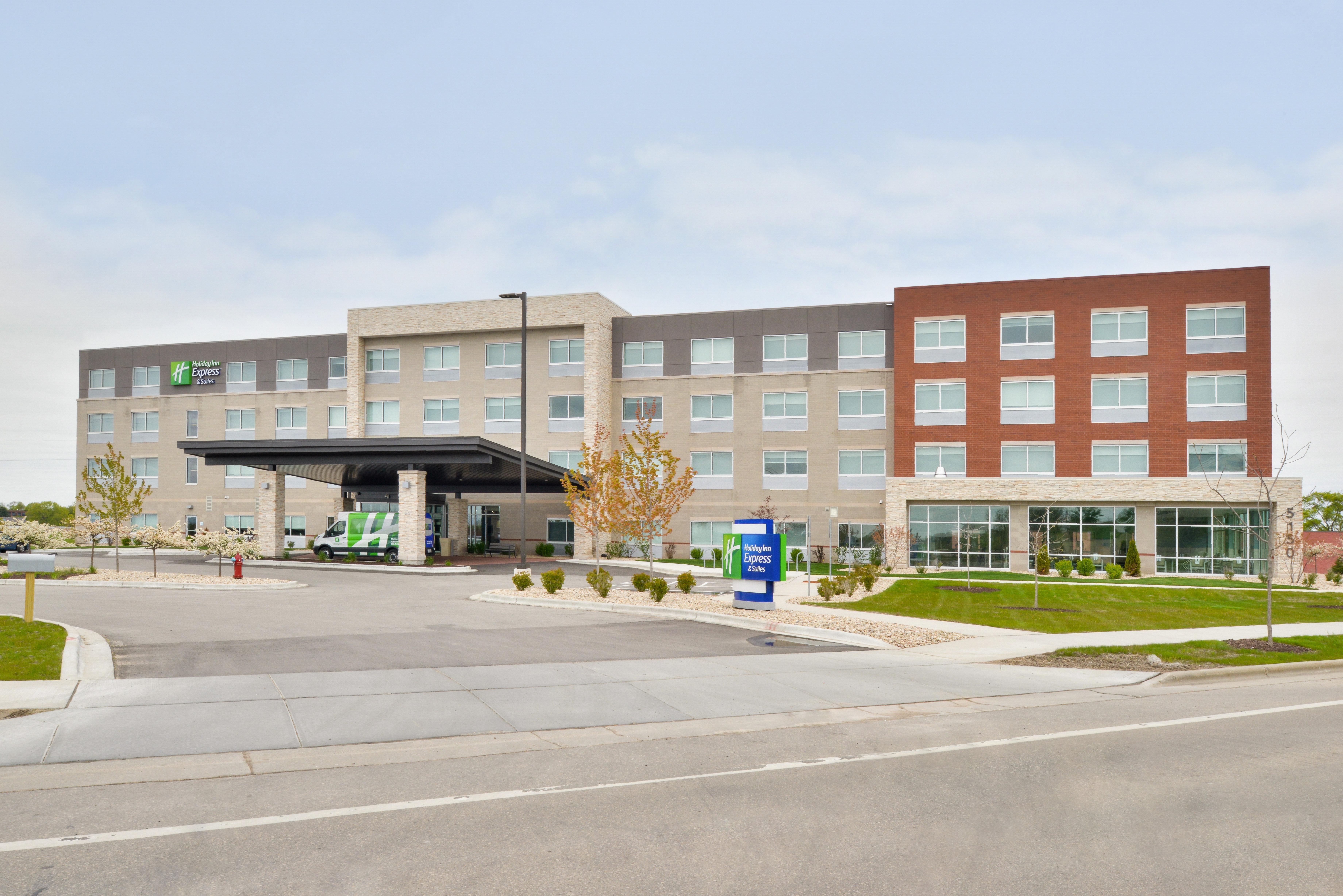 Holiday Inn Express & Suites Madison, An Ihg Hotel Extérieur photo