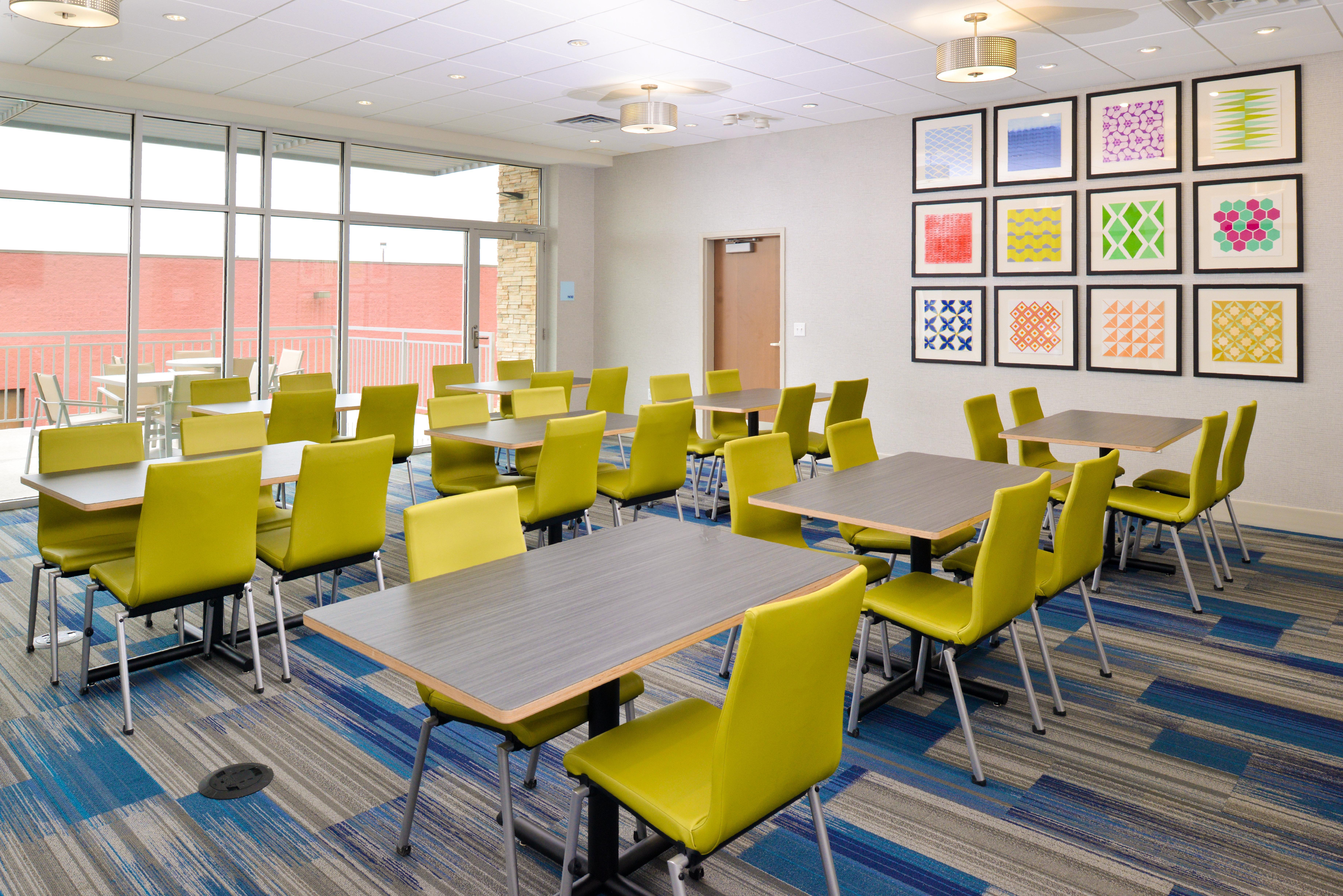 Holiday Inn Express & Suites Madison By Ihg Extérieur photo