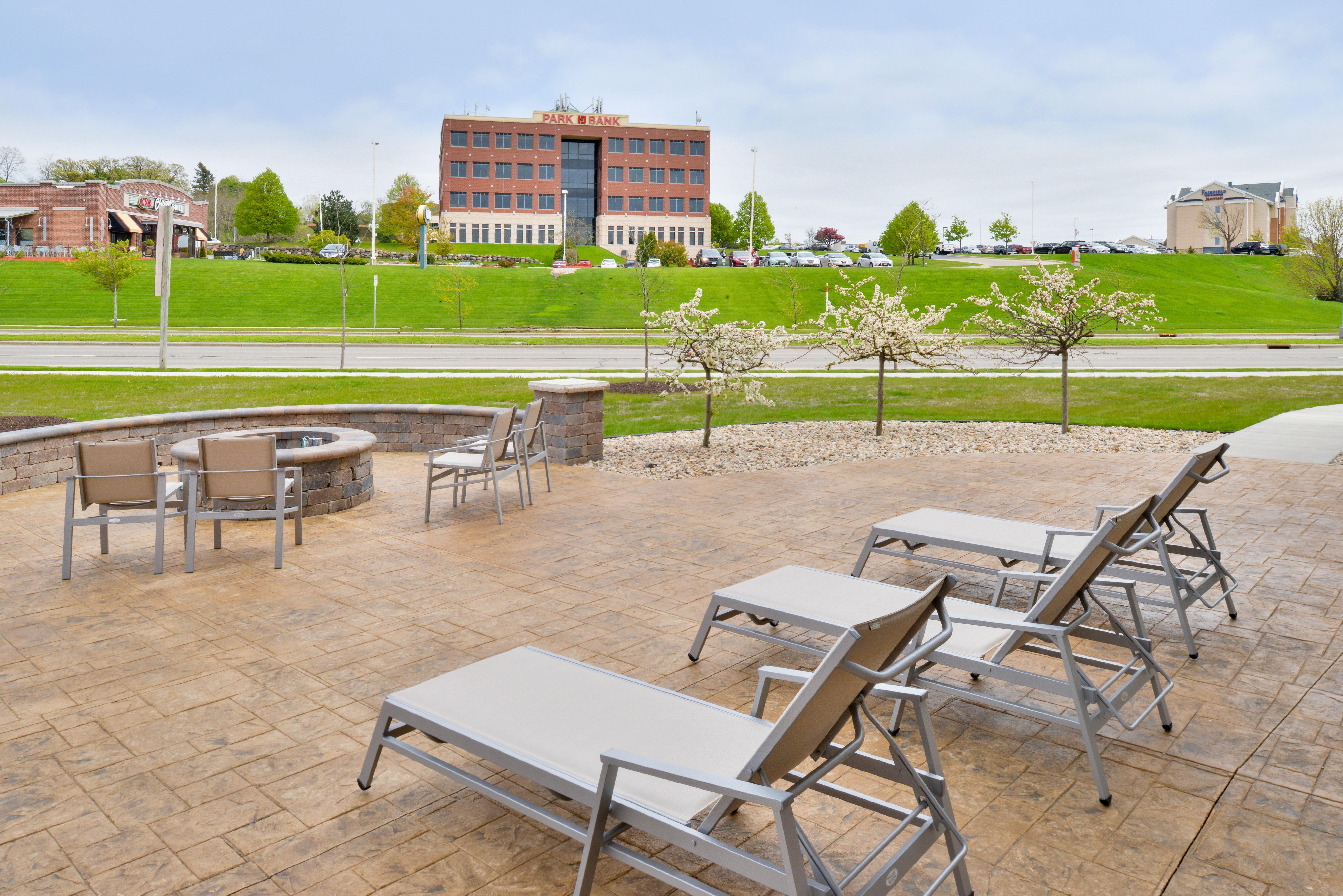 Holiday Inn Express & Suites Madison, An Ihg Hotel Extérieur photo