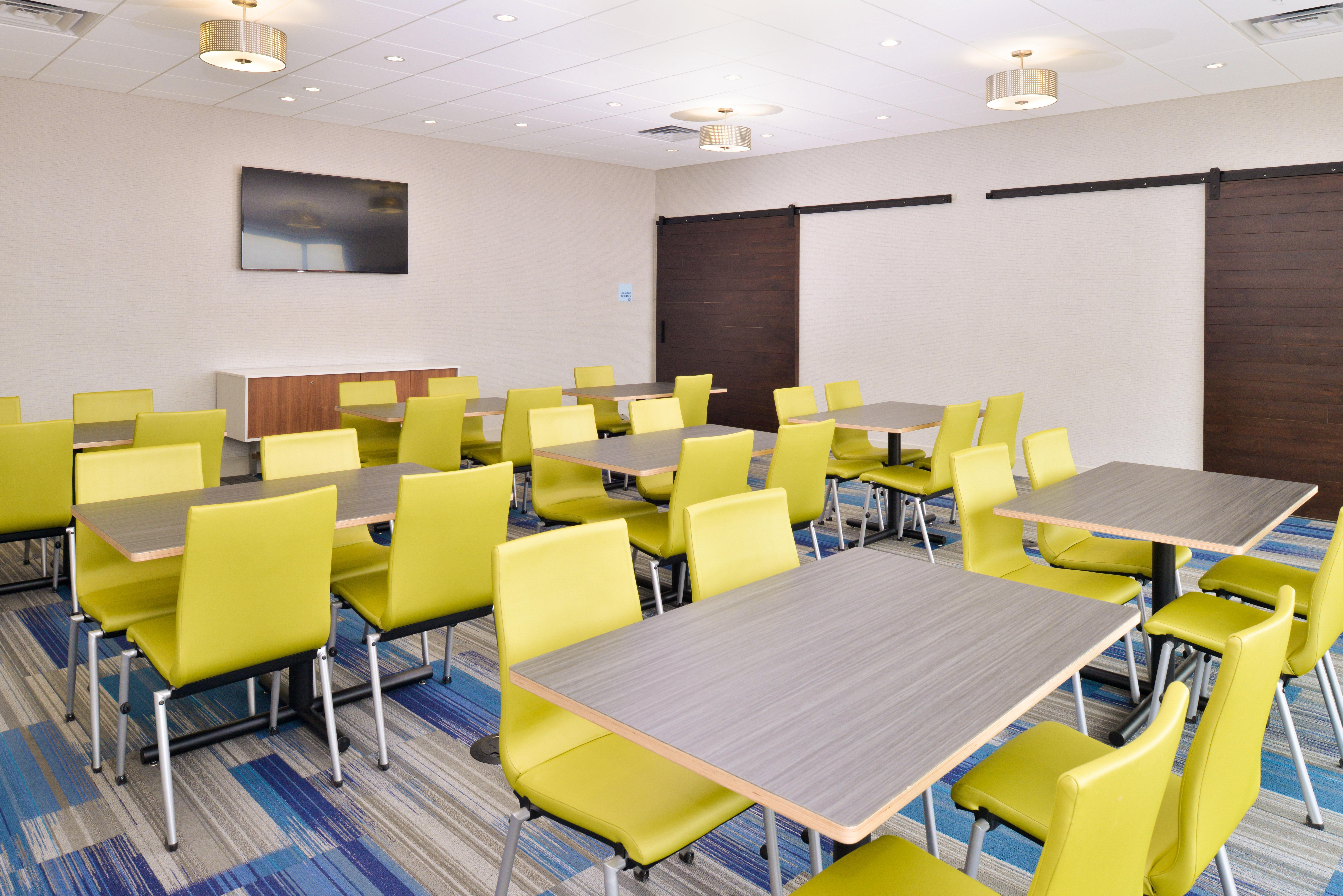 Holiday Inn Express & Suites Madison By Ihg Extérieur photo