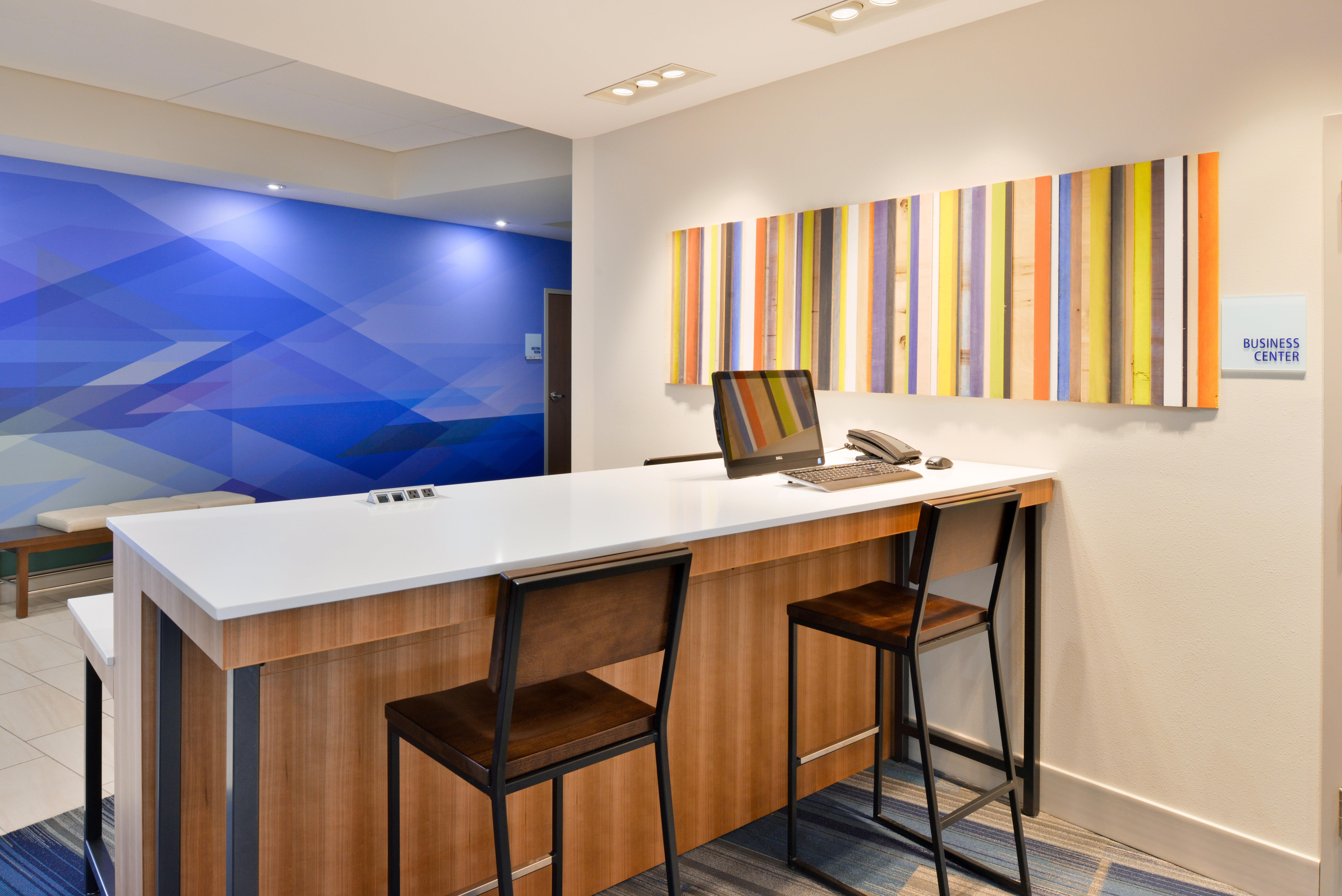 Holiday Inn Express & Suites Madison, An Ihg Hotel Extérieur photo