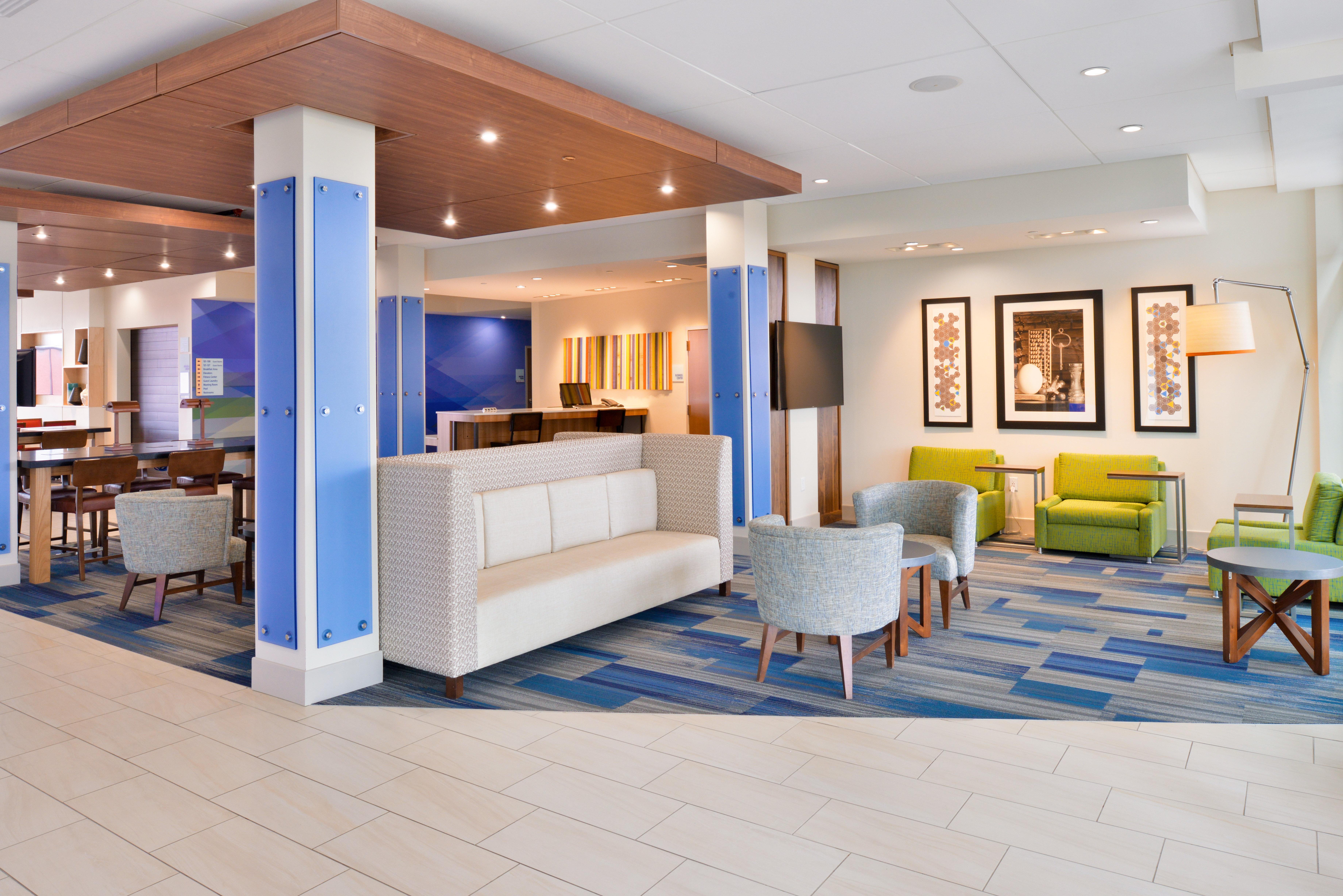 Holiday Inn Express & Suites Madison By Ihg Extérieur photo