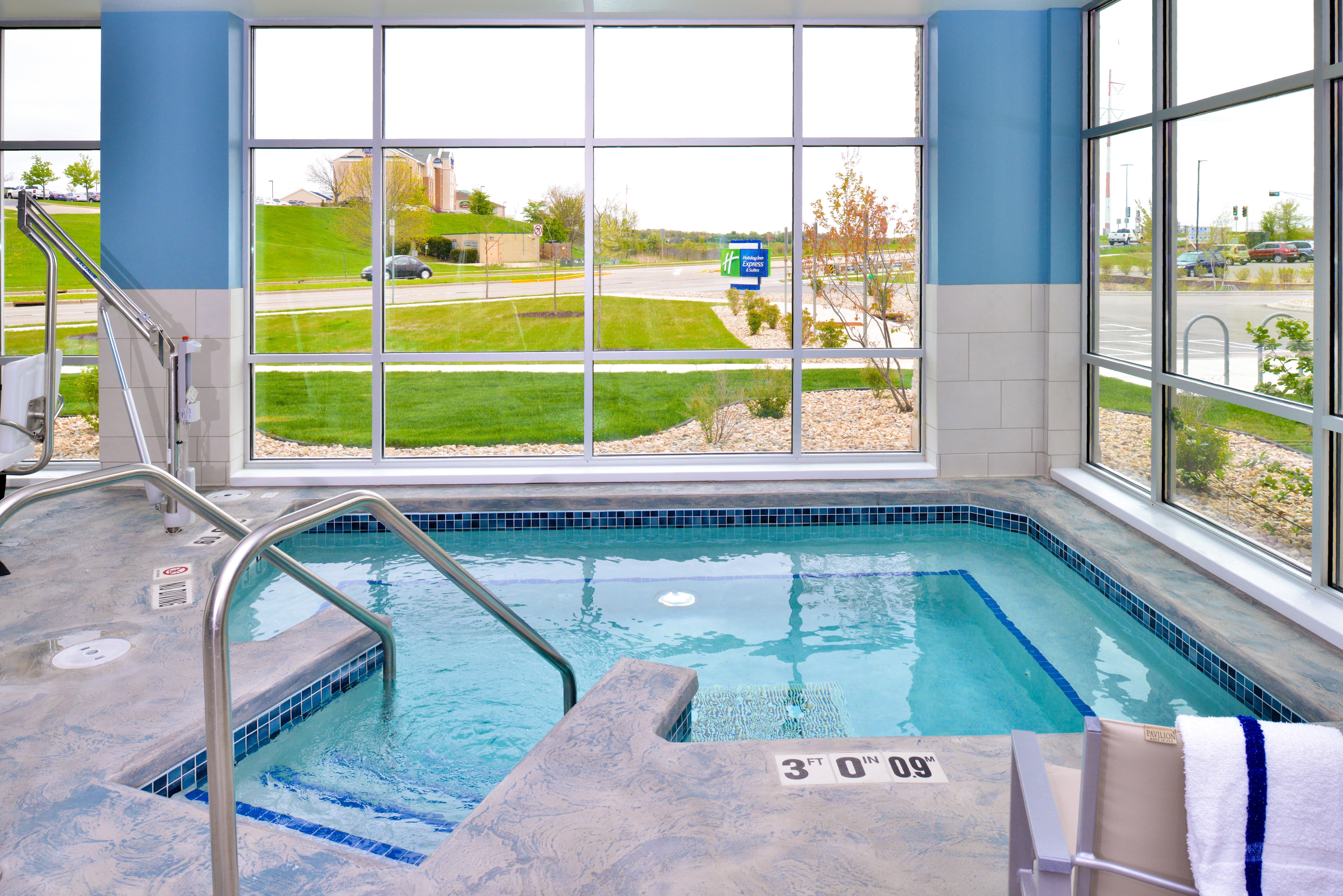 Holiday Inn Express & Suites Madison By Ihg Extérieur photo