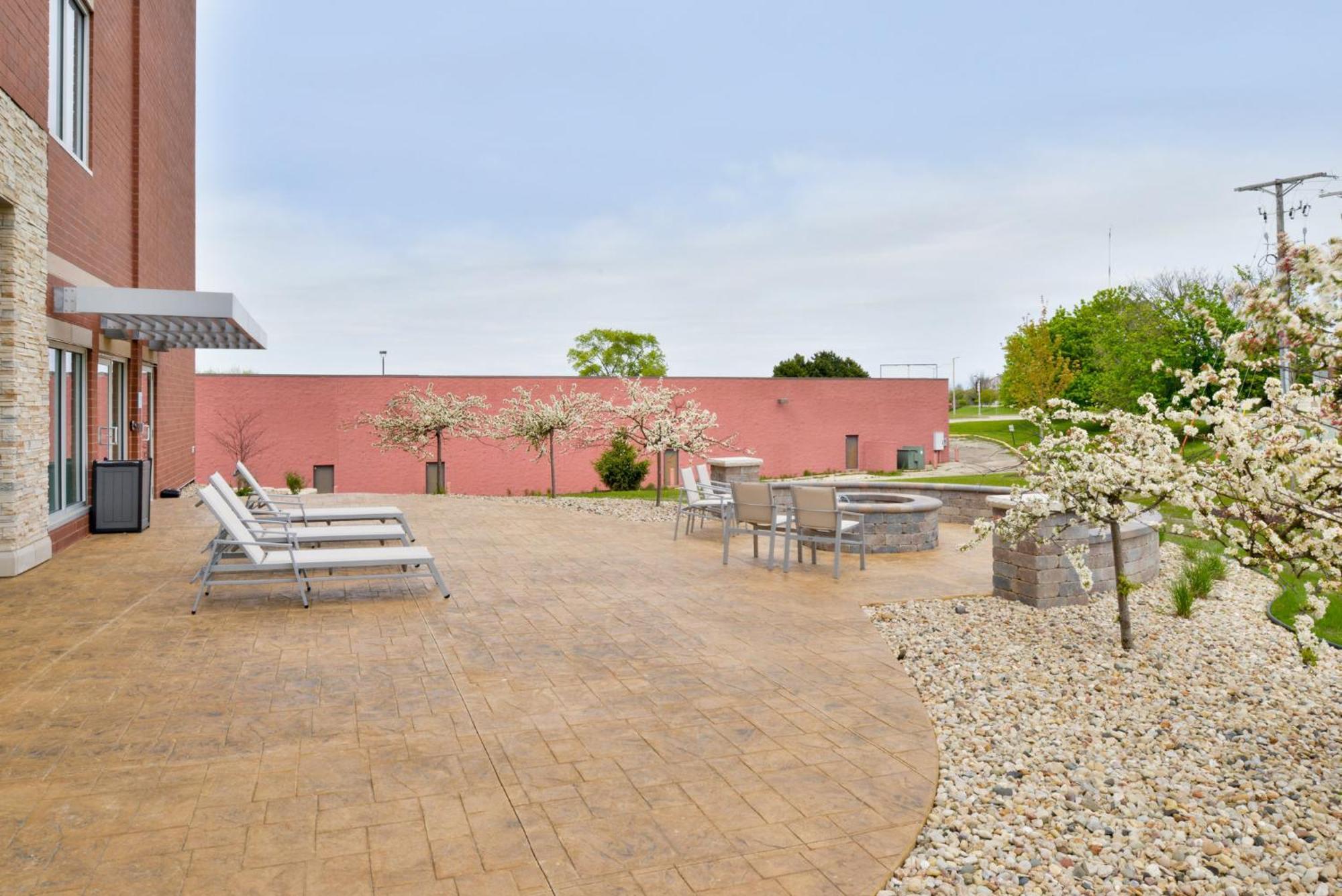 Holiday Inn Express & Suites Madison By Ihg Extérieur photo